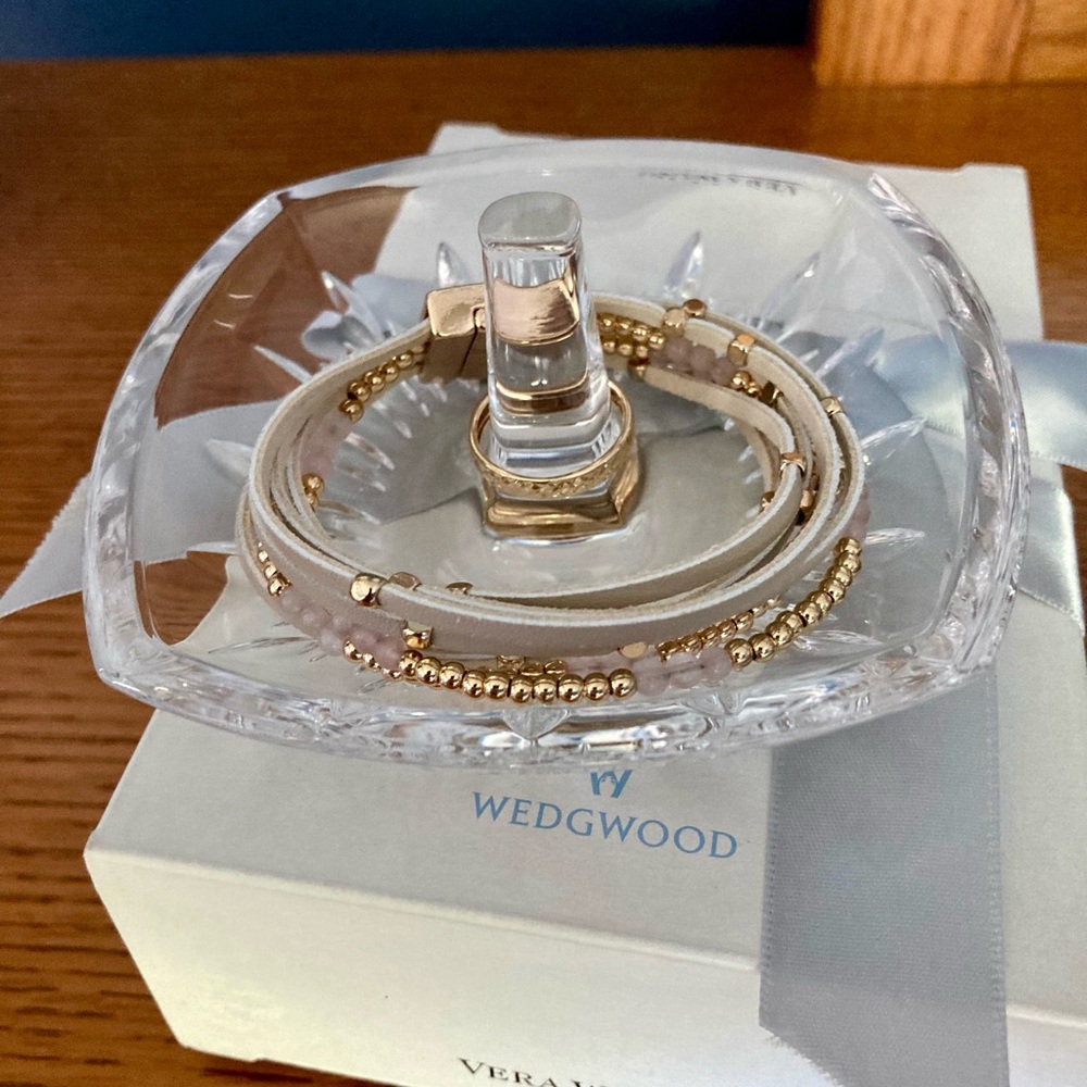 Vera Wang x Wedgwood ‘Duchesse’ Ring Holder - EUC w/ original box